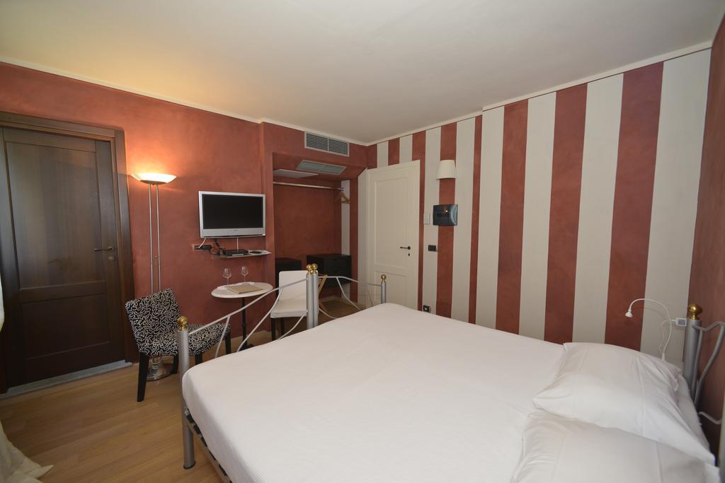 Cascina San Michele Bed and Breakfast Costigliole d'Asti Δωμάτιο φωτογραφία